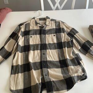 American Eagle Cream and Black Flannel, size large and great condition!